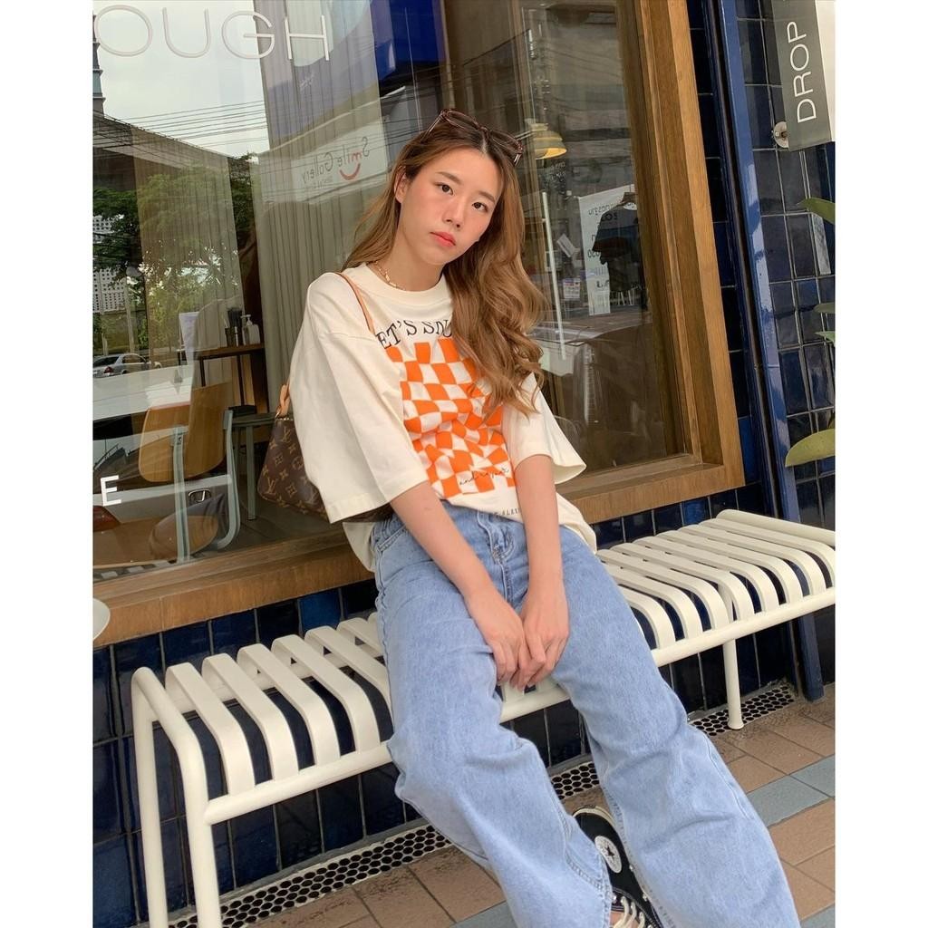 (จัดส่งตลอด 24 ชั่วโมง)เสื้อยืด Oversize สไตล์เกาหลี ลายกราฟิกสีเขียวและส้ม "LET'S SNOW" สุดชิค คอตตอน 100%