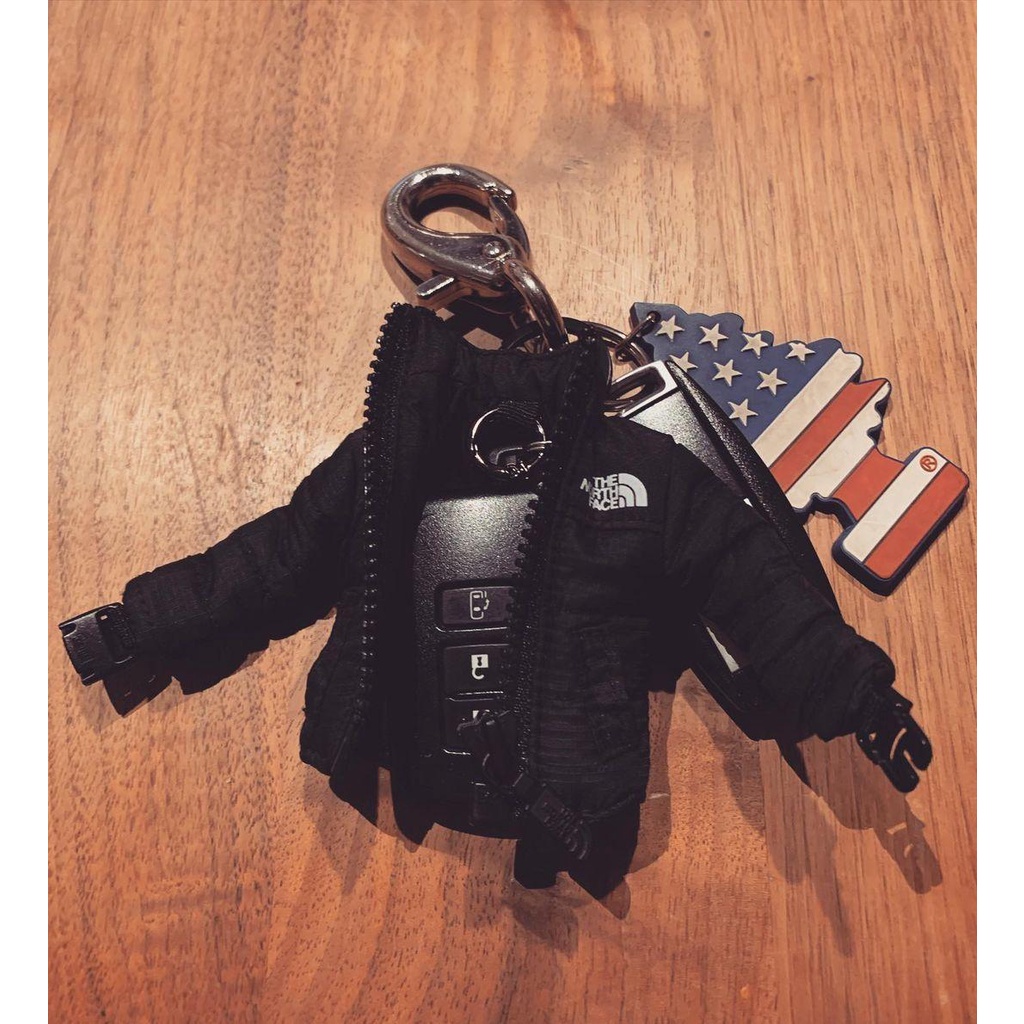 Xiaohongshu สไตล์เดียวกัน 1996 Edition mini nuptse เวอร์ชั่นญี่ปุ่นจํากัดพวงกุญแจรถกระเป๋าเป้สะพายหล