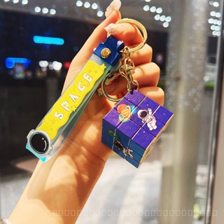 0911YWJJ Spaceman Cube Pendant Bag Car Small Ornaments Doll Key Chain Cartoon Doll Accessories Keychain YRTB