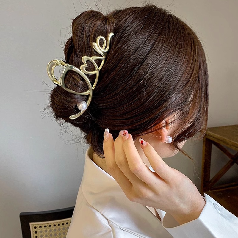 COD สร้างสรรค์ตัวอักษรผม Claw คลิปผมมุกวินเทจคลิปสไตล์หรูหรา Headwear-a.one