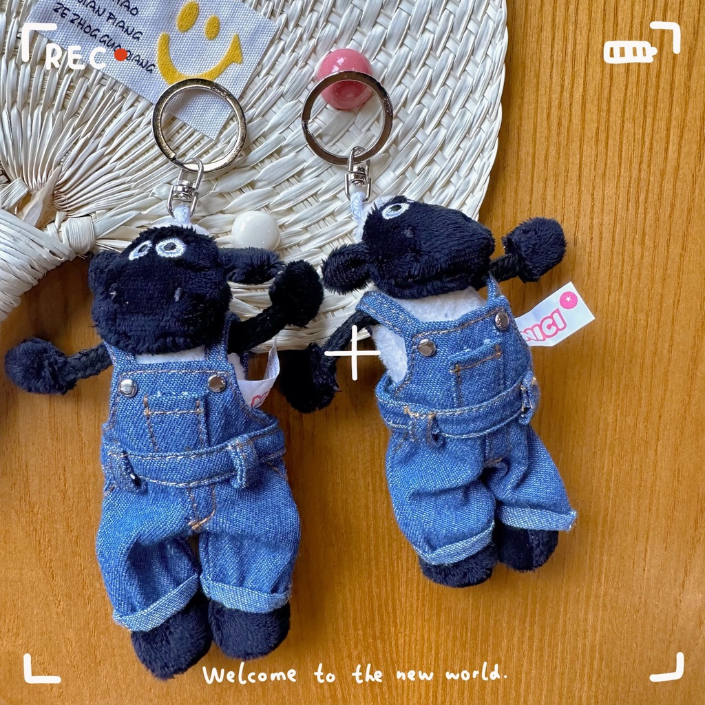 Pilot Lamb ins Overalls ขนสัตว์สีดําตัวน้อยตุ๊กตาผ้ากํามะหยี่ตุ๊กตาพวงกุญแจกระเป๋าจี้