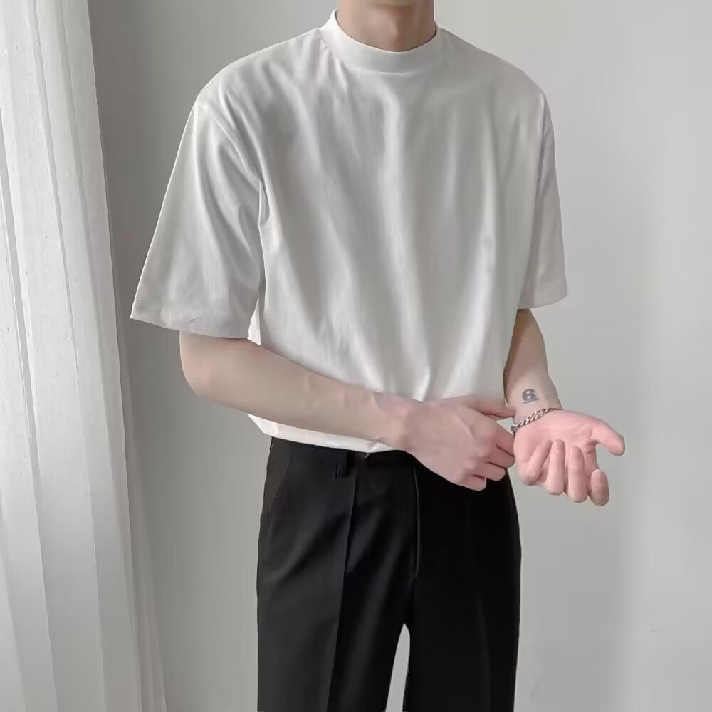เสื้อยืดแขนสั้น คอสูง ทรงหลวม สีดํา เข้ากับทุกการแต่งกาย สไตล์ฮ่องกง แฟชั่นฤดูร้อน สําหรับผู้ชาย