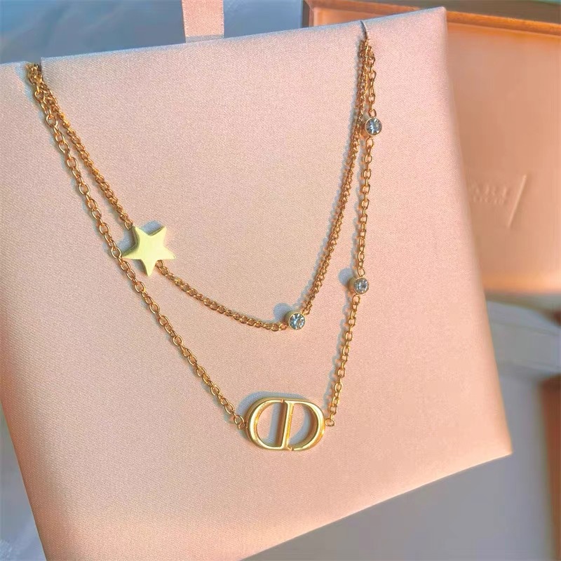 เวอร์ชั่นเกาหลีแฟชั่นแสงหรูหราซีดีจดหมายสร้อยคอเหล็กไทเทเนียมทุกการแข่งขันเฉพาะโซ่สองชั้นกระดูกไหปลาร้าชา