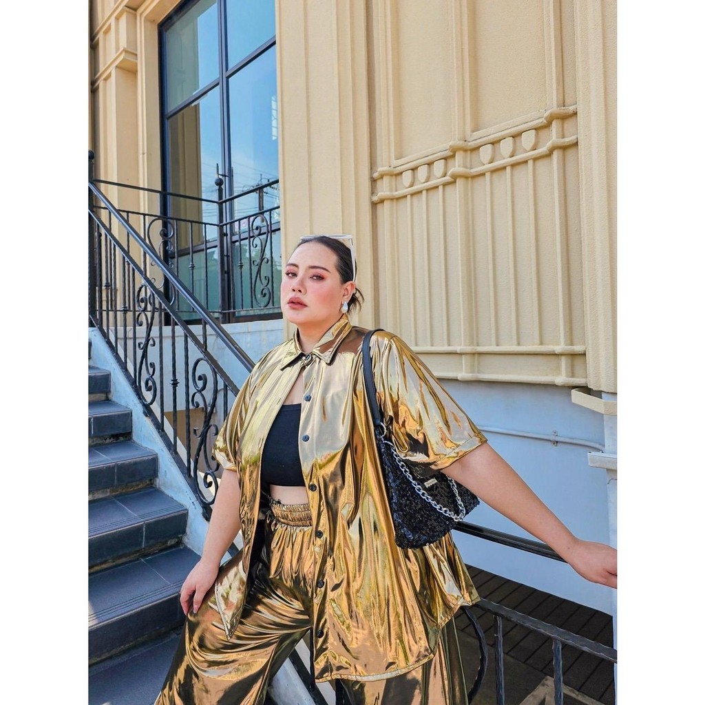 พร้อมส่ง พลัสไซส์ ชุดเซตเมทัลลิค เสื้อเชิ้ต+ กางเกงกระบอกใหญ่ มีกระเป๋าข้าง ใช้ผ้าดิสโก้ หยืดหยุ่นกำลังดี - รูปที่ 4