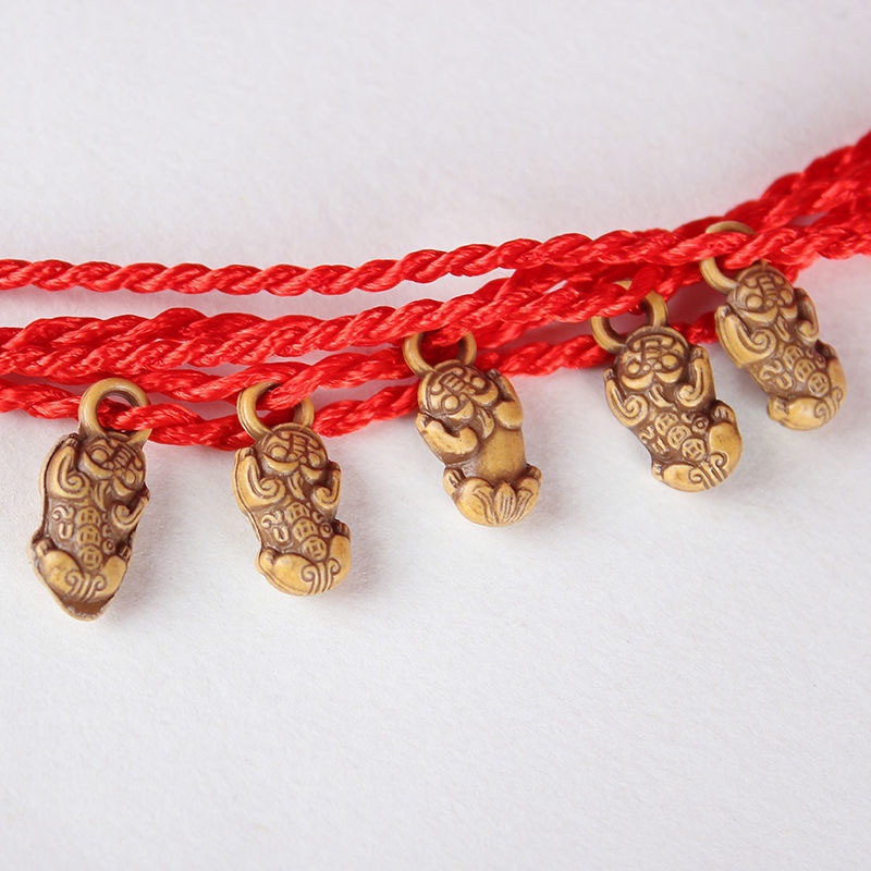 พร้อมส่ง1บาทสร้อยข้อมือเชือกสีแดงจี้ถั่วลิสงน่ารัก2024ใหม่ของแถมลูกค้าขายส่ง