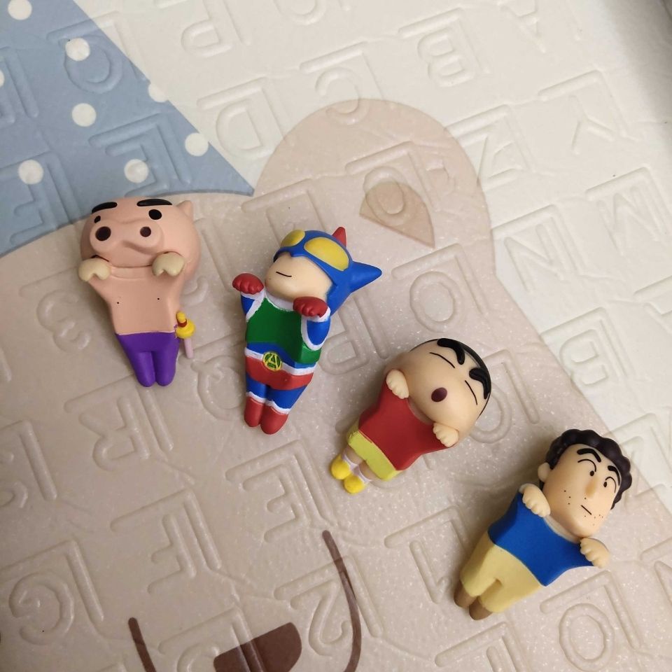 Bandai ของแท้ เวอร์ชั่นญี่ปุ่น BANDAI อะนิเมะ ชินจัง ปีนเขา ท่าทาง ถ้วยชา ของเล่นแคปซูล ของเล่น 4 ชิ้น ชุด