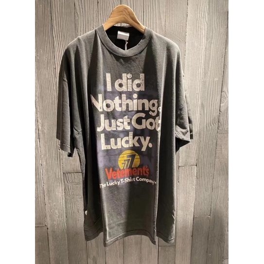 เสื้อยืดแขนสั้น คอกลม พิมพ์ลายตัวอักษร VTM Slogan 777 Lucky แฟชั่นฤดูร้อน สําหรับผู้ชาย และผู้หญิง