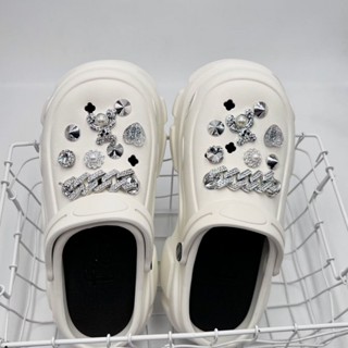 จี้Clog ตกแต่งชุดอุปกรณ์เสริมทั้งหมด Croc charm จิ๊บบิท Charm croc shoe Croc jibbitz Jibitz Jibbitz Charmsจิ๊บบิทติดรองเท้า Chain Croc charm Charm jitbitzตุ๊กตาติดรองเท้า jibbitz crocs ตัวติดรองเท้า crocs รองเท้า เครื่องประดับแฟชั่น