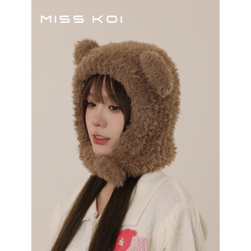 Misskoi [พร้อมส่ง] ใหม่ หมวกผ้ากํามะหยี่ขนนิ่ม แต่งหูหมีน่ารัก แบบสวมหัว ให้ความอบอุ่น เหมาะกับใส่ขี่จักรยาน แฟชั่นฤดูหนาว สําหรับผู้หญิง