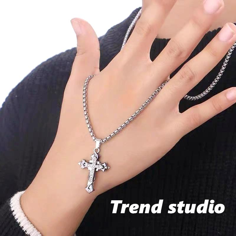 สร้อยคอไม้กางเขนเพชรหลายชั้น สร้อยคอฮิปฮอป สไตล์อเมริกัน วัสดุเหล็กไททาเนียม ไม่ซีดจาง เหมาะสำหรับทุกคนที่จะสวมใส่ - รูปที่ 5