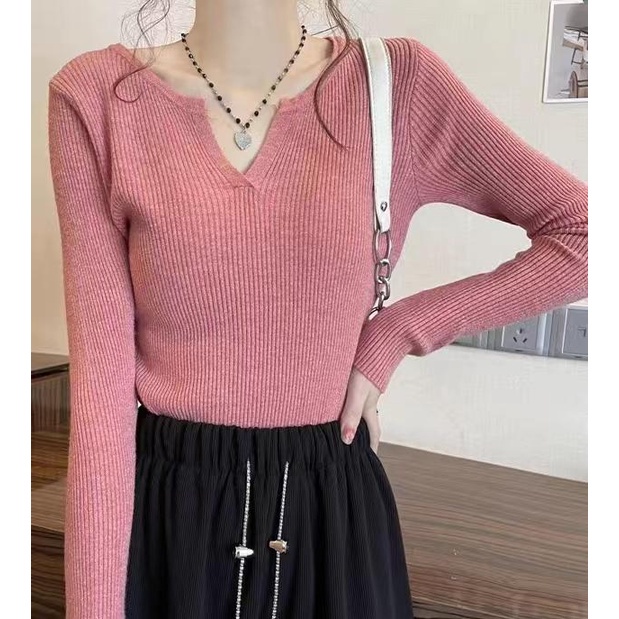 เสื้อแขนยาวคอวีสีพื้น ผ้าไหมพรมยืดใส่สบาย แฟชั่นผู้หญิง ใส่หน้าหนาว มี12สีให้เลือก
