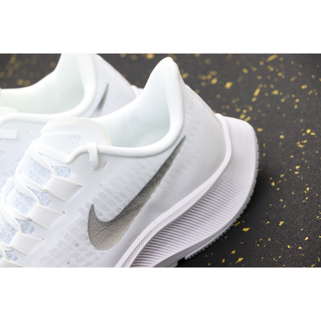 [สต็อกพร้อม] Nike Zoom Pegasus 37 Turbo Nike Moon White วิ่งของแท้ 100% สำหรับผู้ชายและผู้หญิง รองเ
