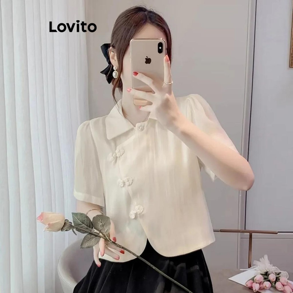 Lovito เสื้อเบลาส์ผู้หญิง แต่งกระดุม ทรงอสมมาตร สีพื้น สไตล์ลำลอง LNE65393
