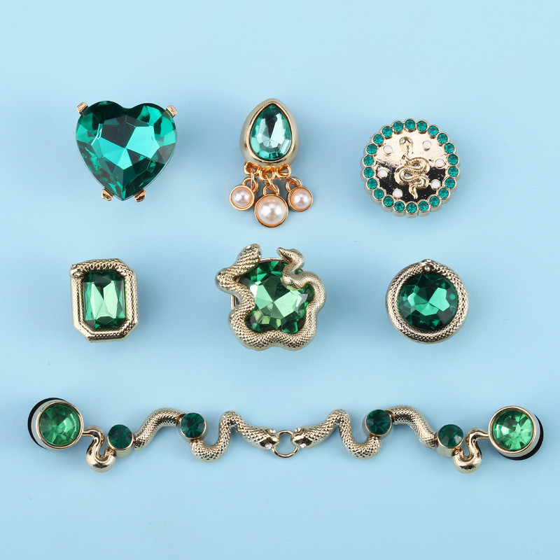 เครื่องประดับซีรีส์งูเพชรโลหะสีเขียว s Viral Charm Diy รองเท้าผู้หญิงอุปกรณ์เสริม