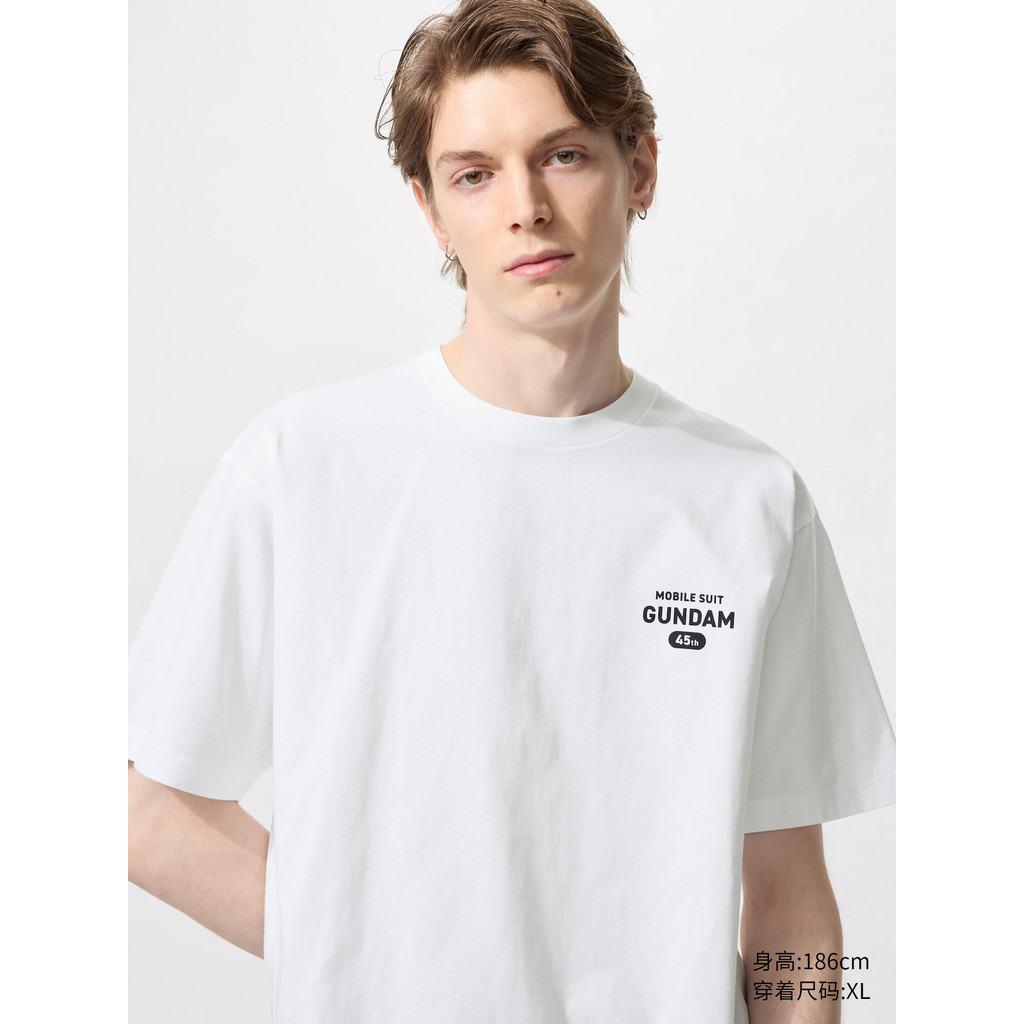 Uniqlo เสื้อยืดแขนสั้นพิมพ์ลาย Gundam สําหรับผู้ชายและผู้หญิง "Mobile Suit Gundam" 480144