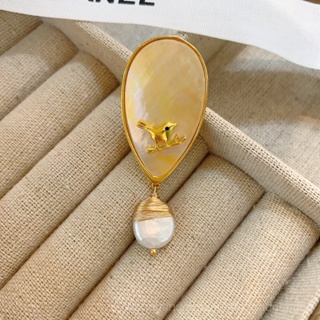 0911YWLY High-End Entry Lux Fritillary Baroque Pendant Temperament Wild Sweater Coat Brooch Womens Pearl Corsage Fixed Niche  Gift  Retro Light luxury  HVP6