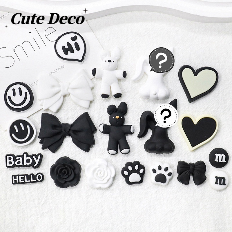สีดําสีขาวกระต ่ าย Jibbitz Charm ตกแต ่ งรองเท ้ า PVC
