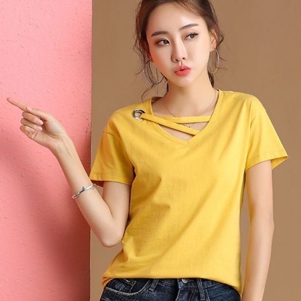 🌼YUI🌼เสื้อยืดคอวี ผ้านุ่ม มีไขว้ที่คอ แต่งเก๋ๆ สไตล์เกาหลี พร้อมส่ง #E01