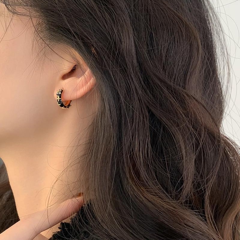 ต่างหูห่วง ทรงกลม ประดับเพทาย ขนาดเล็ก ลายดอกไม้ สีดํา สไตล์ฝรั่งเศส เรโทร - รูปที่ 4