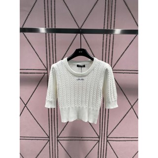 DYVE MIU MIU 23 autumn and winter New Twist pullover knitted top chest square cloth label five-quarter sleeve slimming slim fit all-match