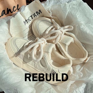 REBUILD  รองเท้าผ้าใบผู้หญิง สีขาว พื้นหนา รองเท้าผ้าใบส้นสูงส้นหนา รองเท้าแฟชั่น ผูกเชือก เบาเป็นพิเศษ เด่น หลายสี ความยืดหยุ่นที่ดี FYD2390VUK37Z230915