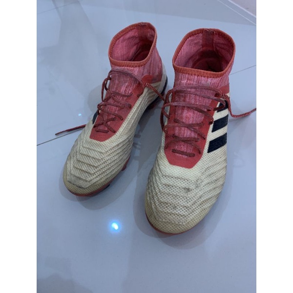 รองเท้าสตั๊ดมือสอง Adidas Predator 18.2  ไซส์ 270 42.5 ขาย1,000บาท แฟชั่น