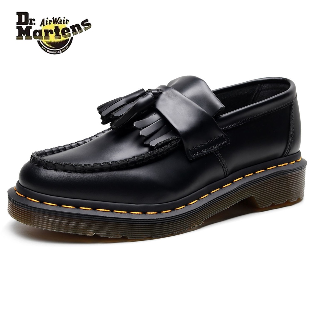 Dr. Martens รองเท้าแฮนด์เมดสำหรับผู้หญิง ออกแบบมาสำหรับการเดินทางกลางแจ้ง