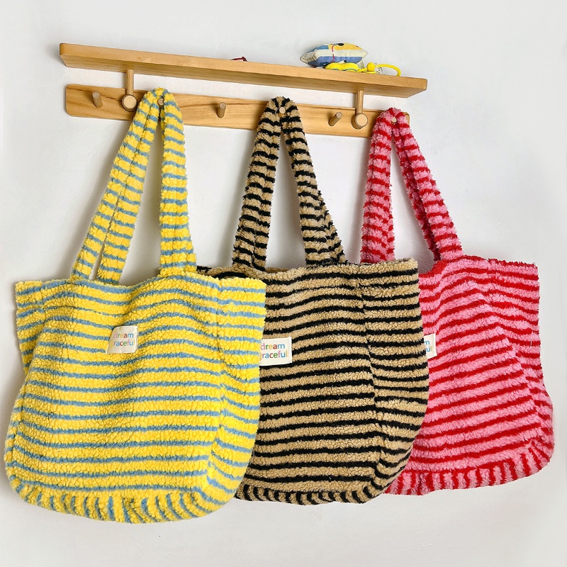 กระเป๋าสะพายไหล่ ผ้าฟลีซ ลายทาง ขนาดใหญ่ เข้ากับทุกการแต่งกาย สําหรับผู้หญิง