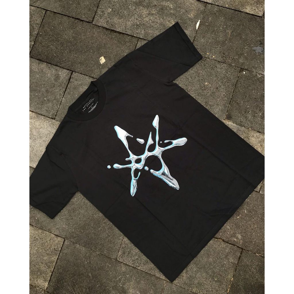 สีขาว a Bmth - PARASITE EVE อย่างเป็นทางการ