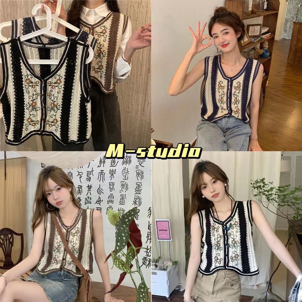 Maze**พร้อมส่ง**เสื้อไหมพรมถักแขนกุด แต่งลายดอกไม้4สีมีกระดุมหน้า(19037)