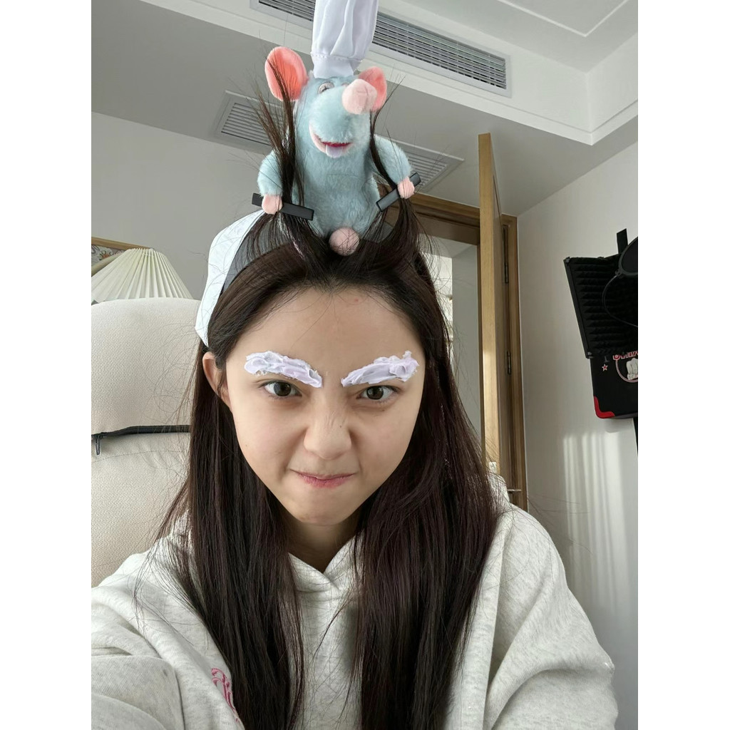 Ratatouille ที่คาดผมตุ๊กตา ผ้ากํามะหยี่ขนนิ่ม สไตล์ฝรั่งเศส ปีกกว้าง ตลก และน่ารัก ของขวัญวันเกิด สําหรับเด็กผู้หญิง tiktok