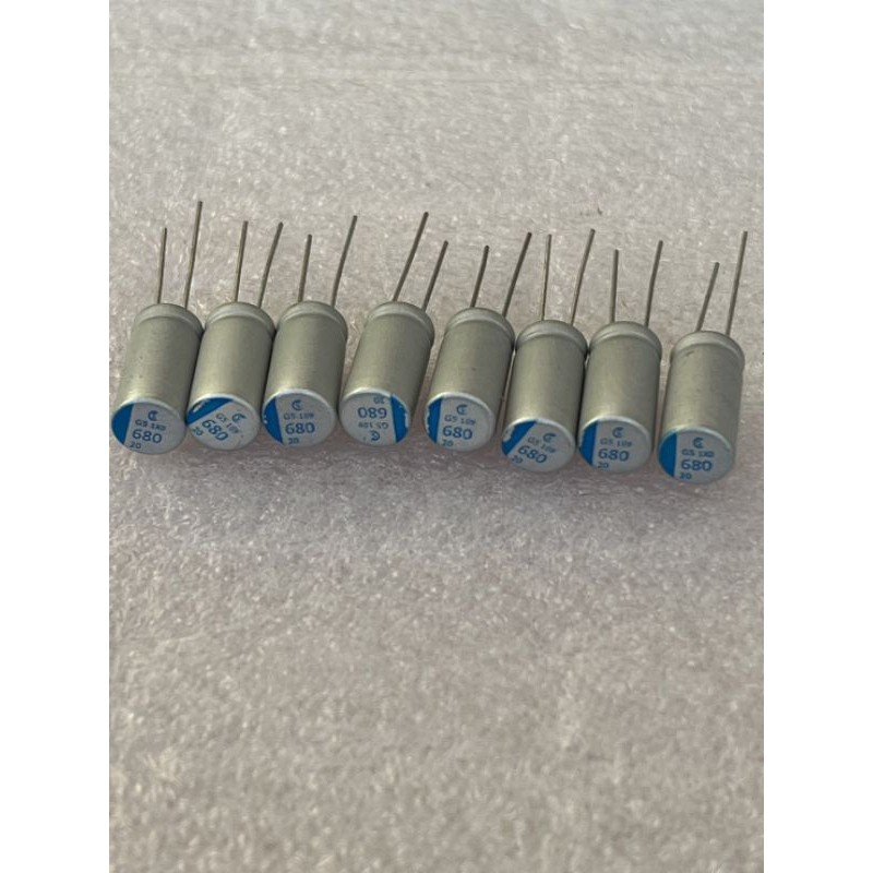 คาปาซิเตอร์ C680UF 20V C680UF 20V  C680UF 20V  CAPACITOR ขนาด8x12mm.(10ชิ้น) แถบสีฟ้าของดี C680UF 20