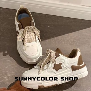 SUNNYCOLOR รองเท้าผ้าใบผู้หญิง สีขาว พื้นหนา รองเท้าผ้าใบส้นสูงส้นหนา รองเท้าแฟชั่น ผูกเชือก 2023 NEW FYD2390HB7 36Z230909