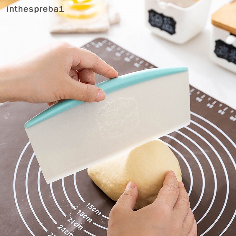 Inthespreba1^^ เครื่องตัดขนมเค้กพลาสติก 9 นิ้ว ไม้พายแป้งโดว์ พร้อมมาตรวัด เนย ขนมปัง พิซซ่า ฟองดองท์ DIY เครื่องมืออบ *ใหม่