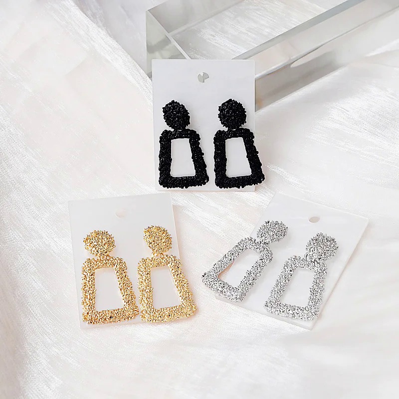 New Fashion Dangle Earrings for Women Metal Drop Earrings Hollow Square Pendants Earrings for Girls 