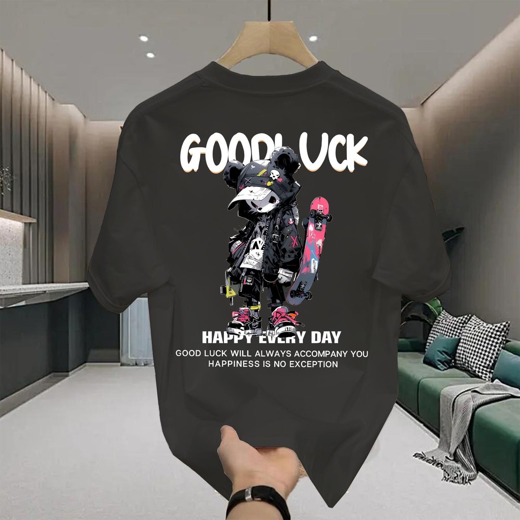 Basi พร้อมส่ง! เสื้อ oversize เสื้อผู้ชาย BEAR GOODLUCK ผาคอตตอน 100% เสื้อสตรีท เนื้อผ้าเกรดพรีเมียม คอกลม ใส่สบาย