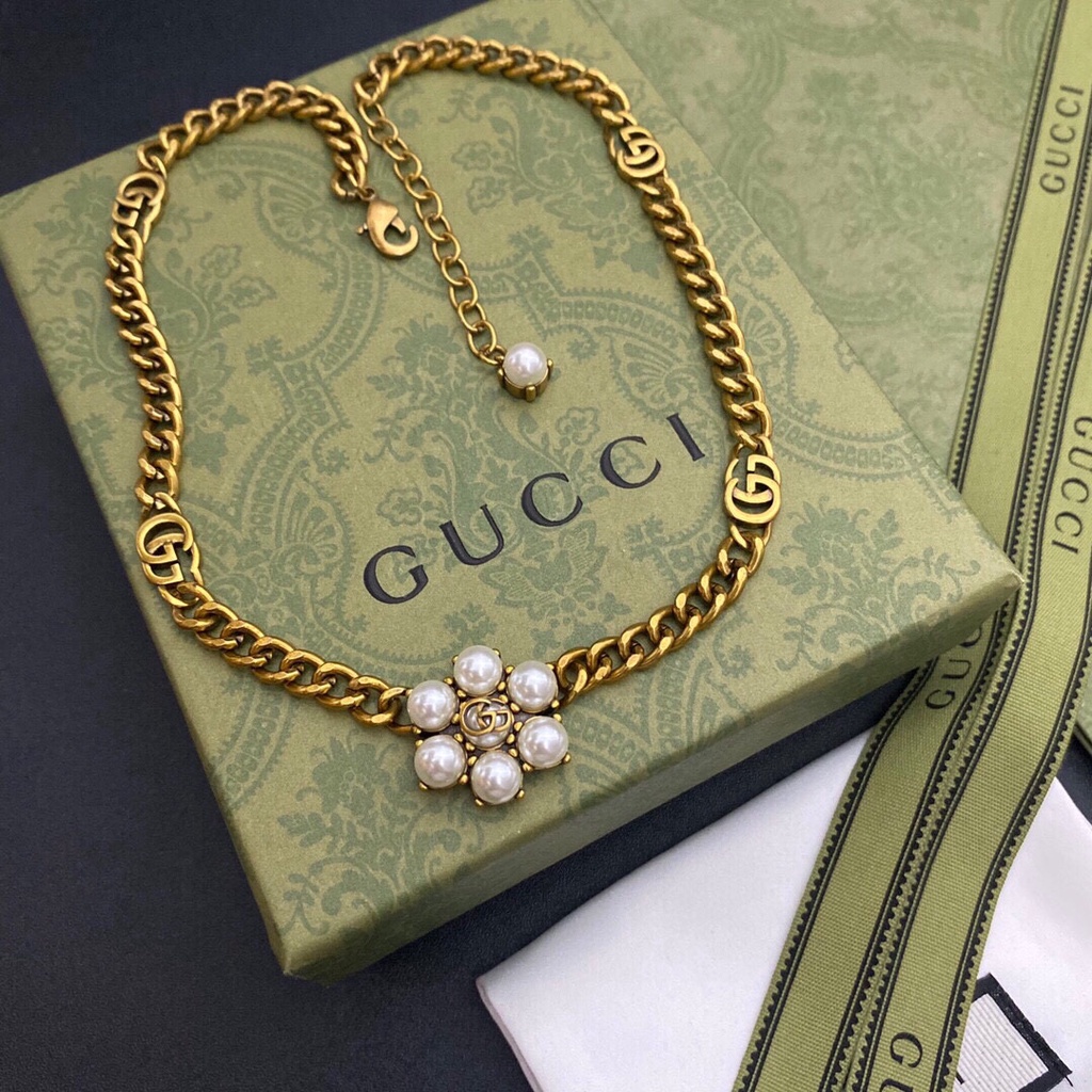 Gucci สร้อยคอโลหะ จี้ตัวอักษร สไตล์วินเทจ หวานแหวว แฟชั่นสําหรับผู้หญิง