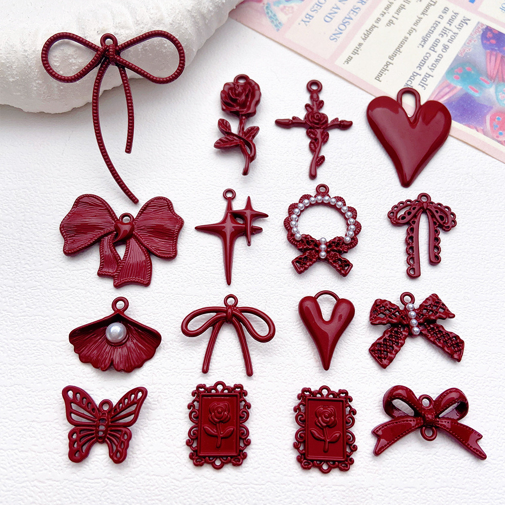 จี้หัวใจสีแดงหลายสไตล์ จี้โลหะผสม สร้อยคอ ต่างหู อุปกรณ์ DIY แฮนด์เมด