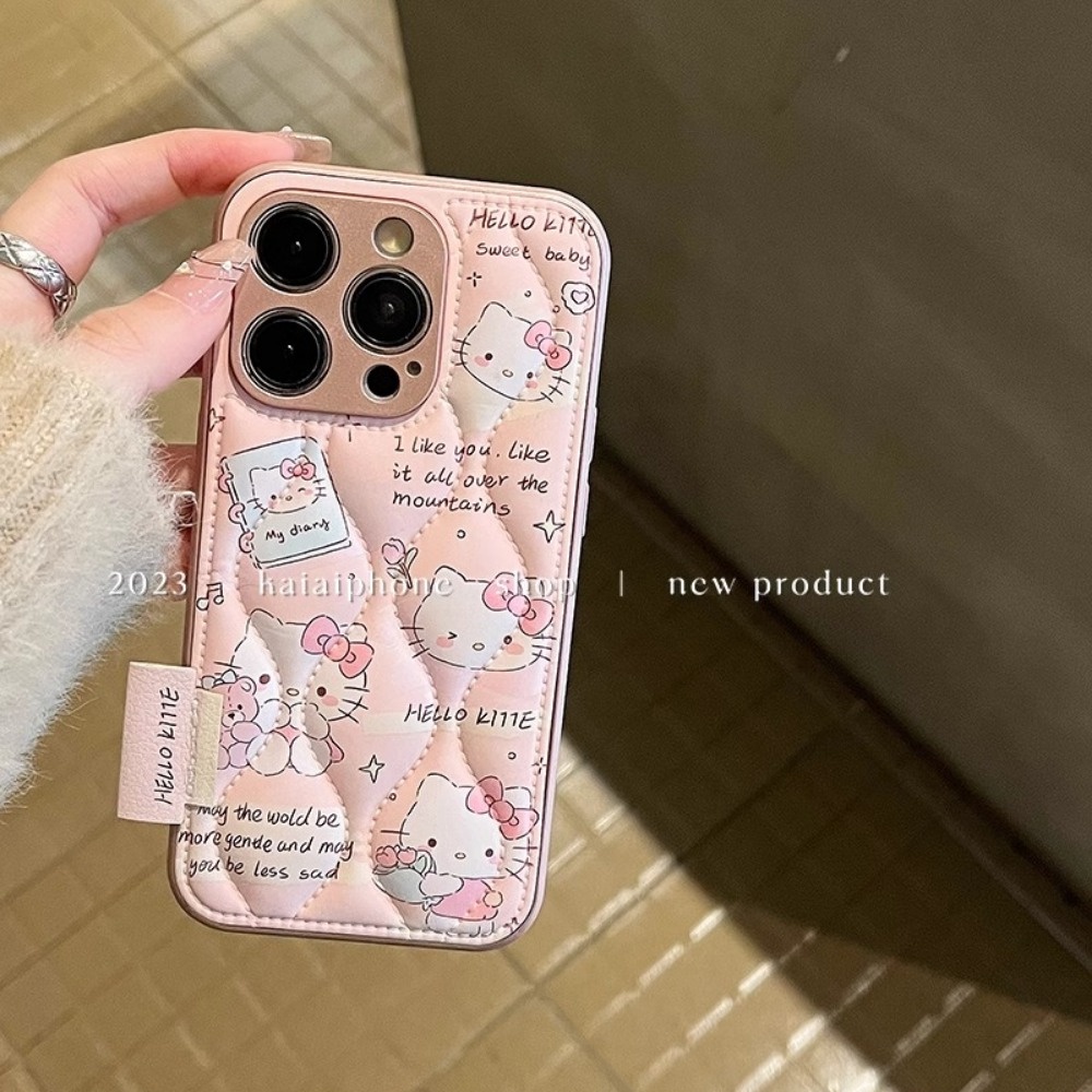 เกาหลีน่ารักสีชมพูkitty Iphoneกรณีฤดูหนาวลงแจ็คเก็ตกรณีIphone 14 Pro Maxพรีเมี่ยมถุงลมนิรภัยกรณีIphone 11 Thickenกล้องป้องกันกรณีสําหรับIPhone 16 15 14 13 12 11 Pro Max