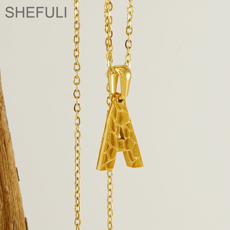 SHEFULI สร้อยคอลายจระเข้ทอง 18K Titanium Steel Letter นูนโซ่กระดูกไหปลาร้า ZY59