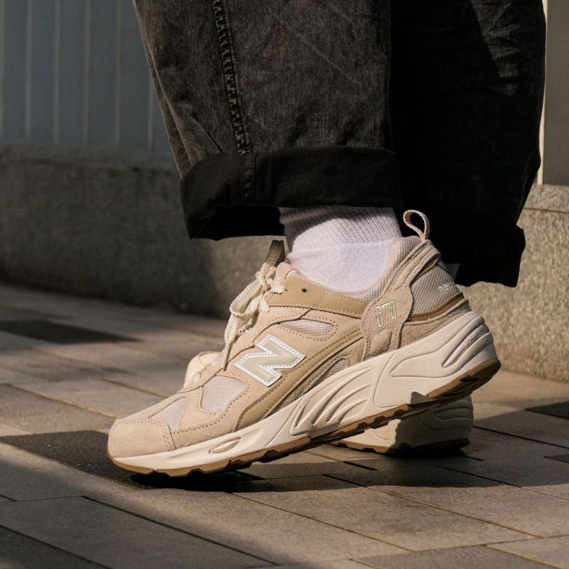 SEPATU SNEAKERS PRIA NB 878 (CM878EC1) แฟชั่น