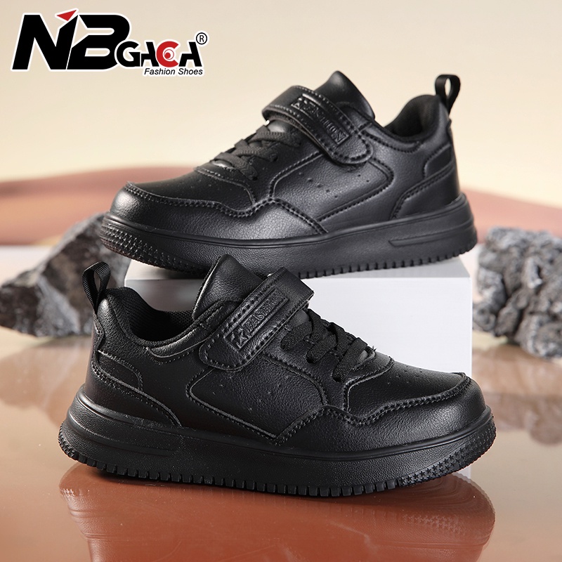 รองเท้าผ้าใบลําลอง แบบหนัง ส้นแบน กันลื่น สีดํา แฟชั่นสําหรับนักเรียนชาย และหญิง เหมาะกับการวิ่ง เดินเล่น