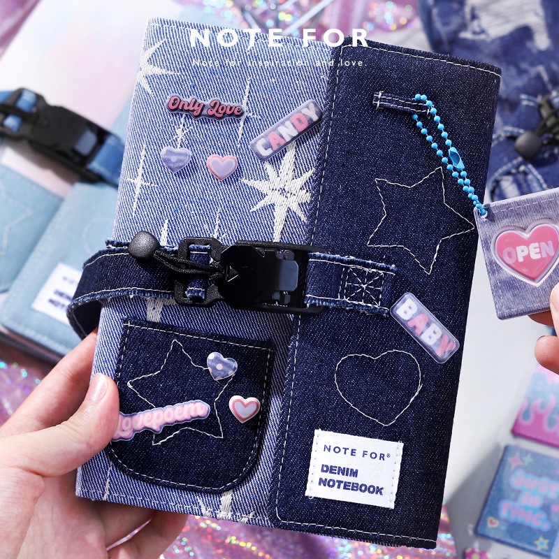 มาใหม่ A6 ชุดคู่มือยีนส์หลวมใบ < Denim Diary > วรรณกรรมเยาวชนผ้าเสื้อผ้าพื้นผิว A6 หนังสือหลวม y2k Denim Handbook สมุดบันทึกมูลค่าสูงไดอารี่ใบหลวม