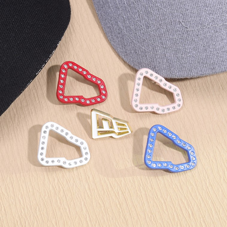 หมวกตกแต ่ งเครื ่ องประดับเข ็ มกลัดแฟชั ่ น Retro เบสบอลหมวกสี Badge Pin ของขวัญ