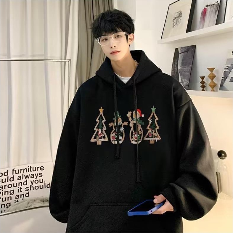 【คริสต์มาส】เสื้อกันหนาวแขนยาว มีฮู้ด ทรงหลวม พิมพ์ลายต้นคริสต์มาส สไตล์เกาหลี แฟชั่นฤดูใบไม้ร่วง และฤดูหนาว สําหรับผู้ชาย และผู้หญิง ไซซ์ M - 8XL