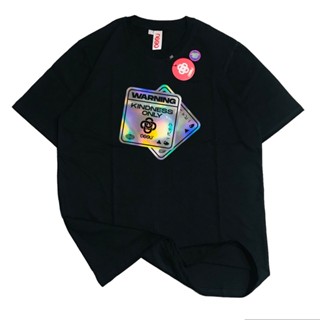 [S-5XL]ผ้าฝ้าย 100% เสื้อยืด ลาย Ossu Chrome Hologram Kindness Only