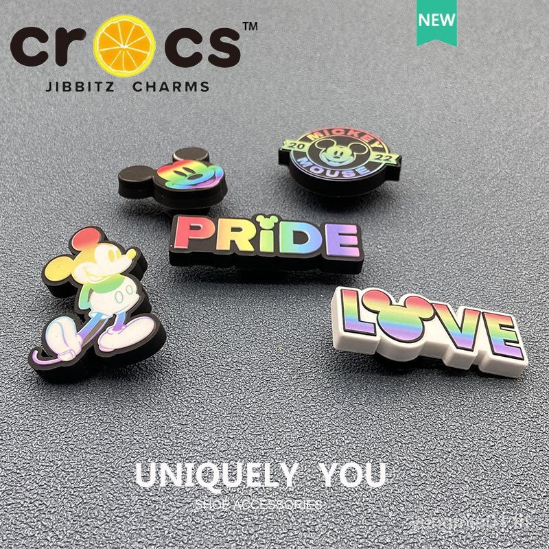 Crocs jibbitz charms Disney สายรุ้ง เฉลิมฉลองรองเท้า หัวเข็มขัด อุปกรณ์เสริมรองเท้า DIY