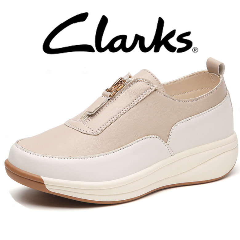 รองเท้าบูทชูส์ส้นแบนสำหรับสตรีจาก Clark สวมใส่ง่ายและสง่างาม