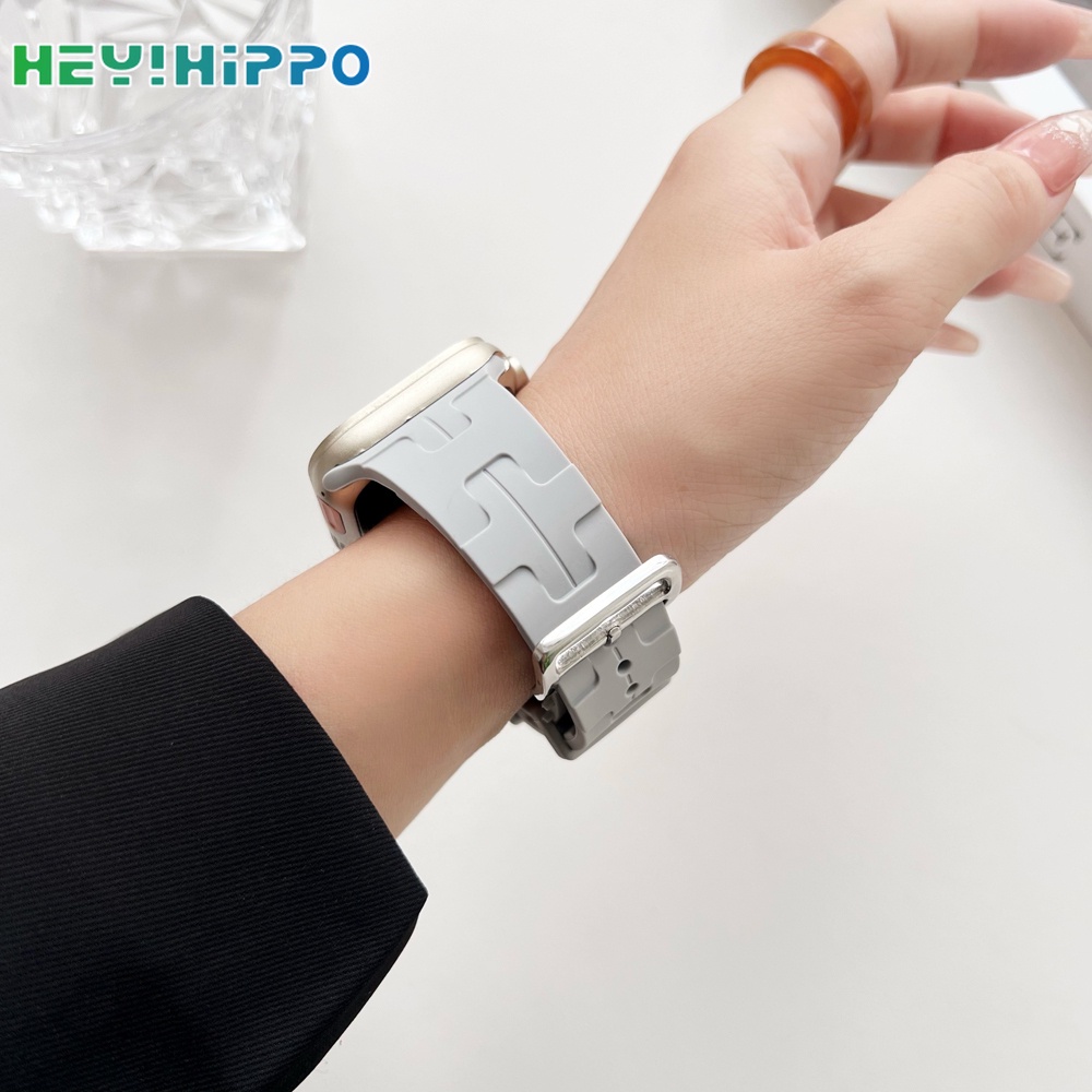 สายนาฬิกาข้อมือซิลิโคน สีเงิน สําหรับ iwatch series 8 7 6 5 SE 4 3 45 44 42 41 40 38 มม.