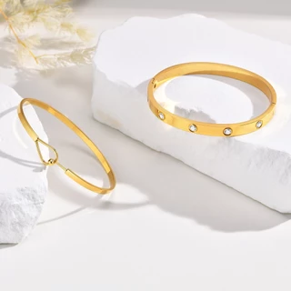 Vnox กําไลข้อมือคริสตัล ชุบทอง 18K ประดับเพทาย ของขวัญวันเกิด วันวาเลนไทน์ สําหรับแฟนสาว 2 ชิ้น